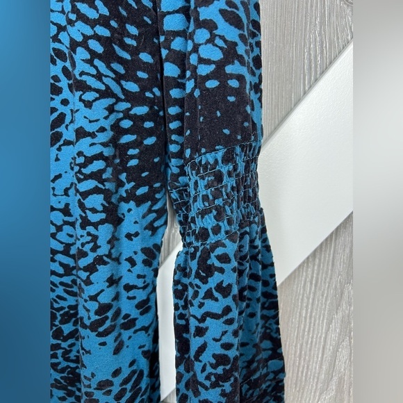 B14.25 NWT Chico's Teal Blue & Black Velvet Flocked Balloon Sleeve Knit Top 2 - Picture 5 of 7